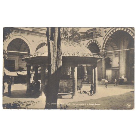 TURKIYE - ISTANBUL - CONSTANTINOPLE - COURT AND FOUNTAIN OF THE MOSQUE BAYAZED